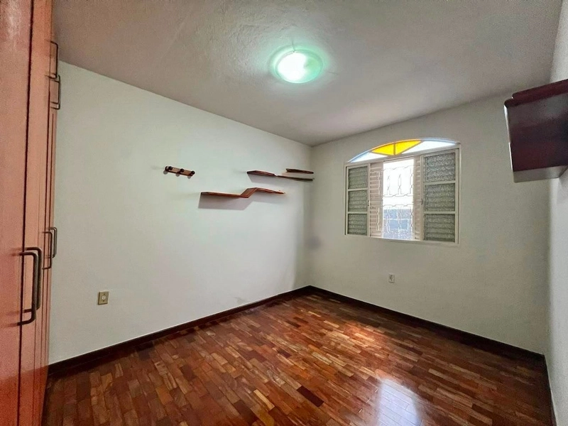 CASA RESIDENCIAL OU COMERCIAL Á VENDA NO SERRANO | 200M² LOTE: 23ª foto da galeria de imagens do imóvel