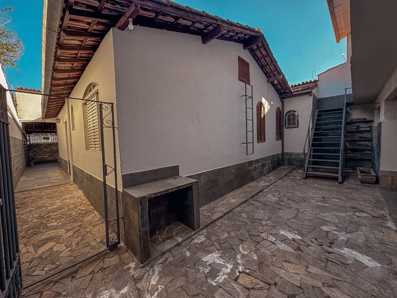 CASA RESIDENCIAL OU COMERCIAL Á VENDA NO SERRANO | 200M² LOTE: 38ª foto da galeria de imagens do imóvel