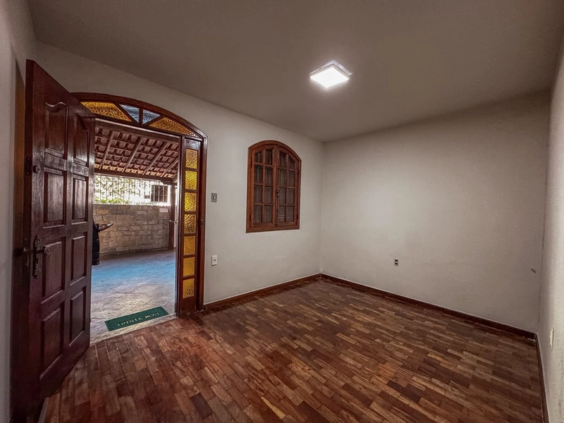 CASA RESIDENCIAL OU COMERCIAL Á VENDA NO SERRANO | 200M² LOTE: 5ª foto da galeria de imagens do imóvel
