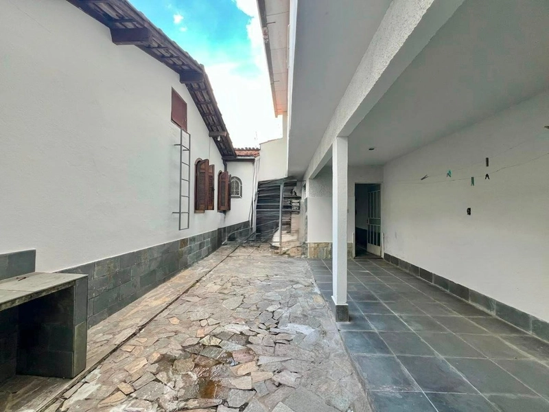 CASA RESIDENCIAL OU COMERCIAL Á VENDA NO SERRANO | 200M² LOTE: 4ª foto da galeria de imagens do imóvel