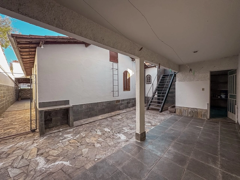 CASA RESIDENCIAL OU COMERCIAL Á VENDA NO SERRANO | 200M² LOTE: 35ª foto da galeria de imagens do imóvel