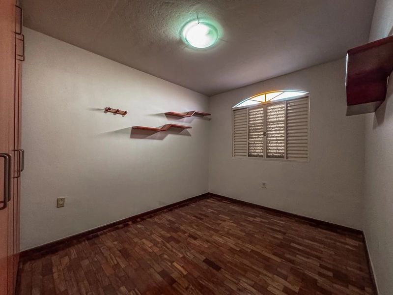 CASA RESIDENCIAL OU COMERCIAL Á VENDA NO SERRANO | 200M² LOTE: 15ª foto da galeria de imagens do imóvel