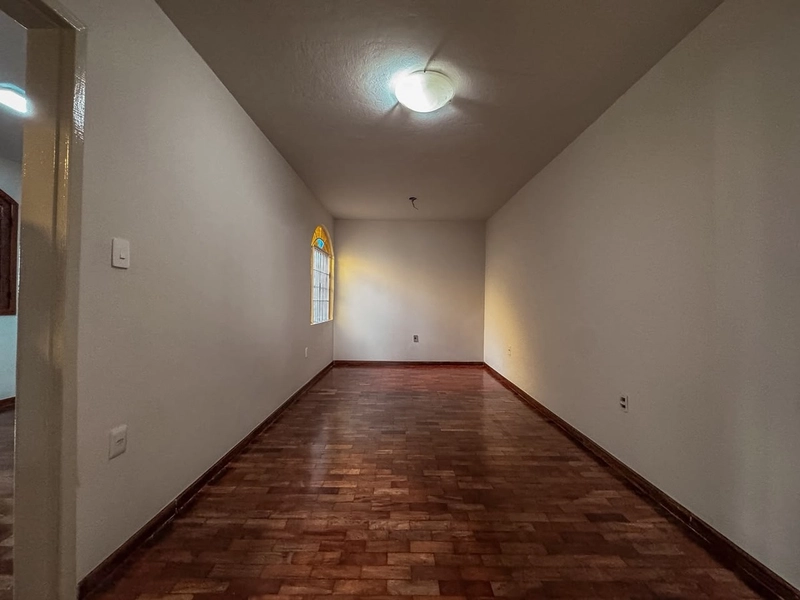 CASA RESIDENCIAL OU COMERCIAL Á VENDA NO SERRANO | 200M² LOTE: 7ª foto da galeria de imagens do imóvel