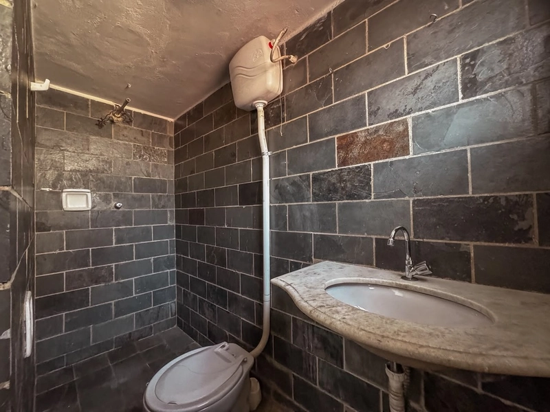 CASA RESIDENCIAL OU COMERCIAL Á VENDA NO SERRANO | 200M² LOTE: 33ª foto da galeria de imagens do imóvel