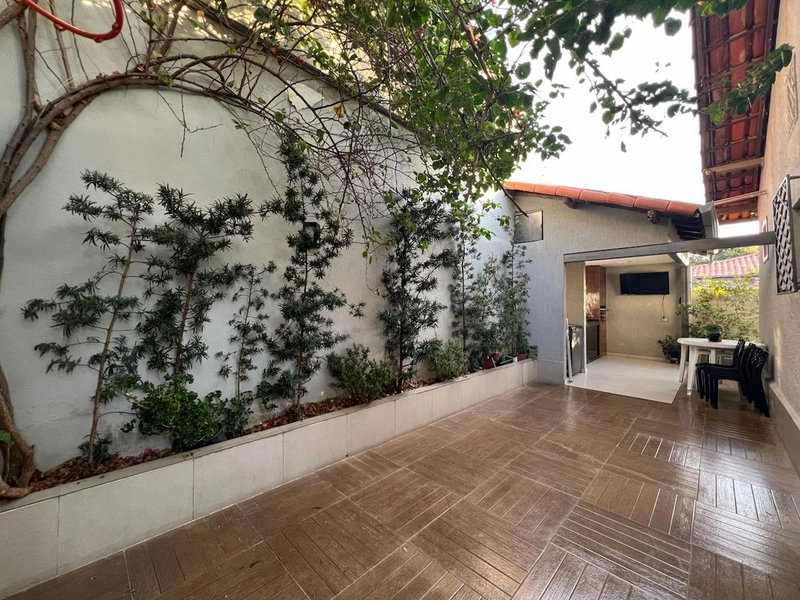 CASA NO ALÍPIO DE MELO REFORMADA | 04 QUARTOS | SUÍTE | PISCINA: 4ª foto da galeria de imagens do imóvel