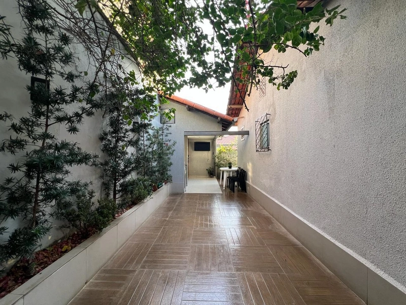 CASA NO ALÍPIO DE MELO REFORMADA | 04 QUARTOS | SUÍTE | PISCINA: 5ª foto da galeria de imagens do imóvel