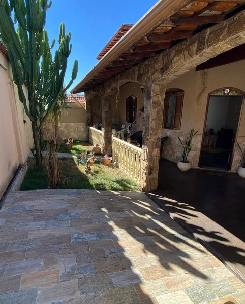Casa Colonial com Excelente Potencial de Modernização: 2ª foto da galeria de imagens do imóvel