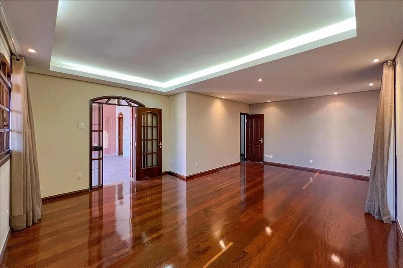Casa Colonial à Venda no Serrano | 4 Quartos | 2 Suítes | Piscina: 22ª foto da galeria de imagens do imóvel