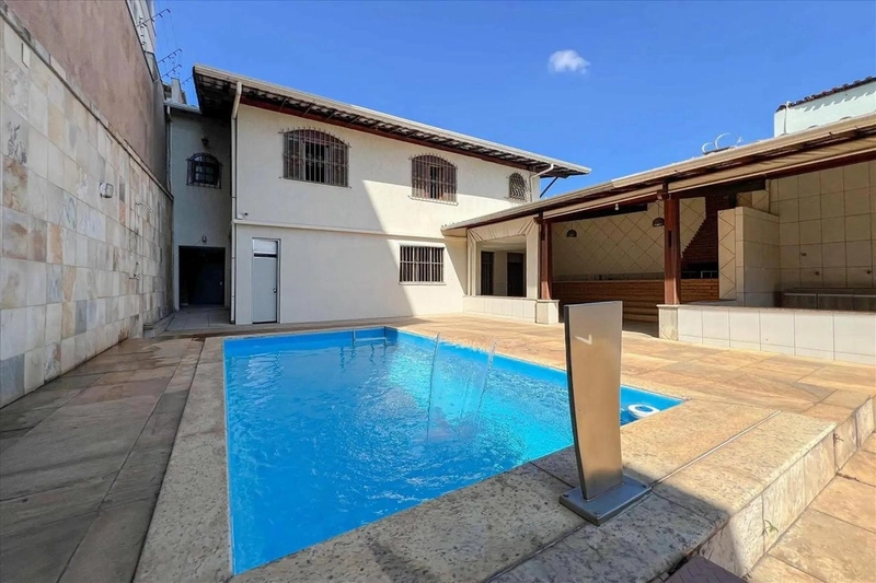 Casa Colonial à Venda no Serrano | 4 Quartos | 2 Suítes | Piscina
