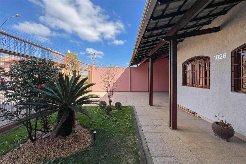 Casa Colonial à Venda no Serrano | 4 Quartos | 2 Suítes | Piscina: 7ª foto da galeria de imagens do imóvel
