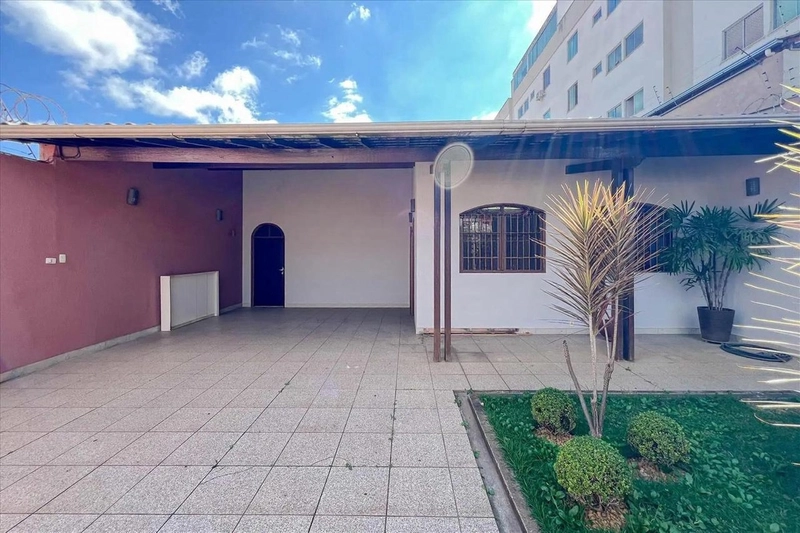 Casa Colonial à Venda no Serrano | 4 Quartos | 2 Suítes | Piscina: 5ª foto da galeria de imagens do imóvel
