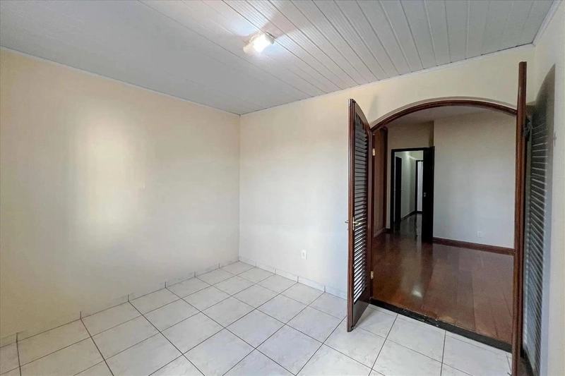 Casa Colonial à Venda no Serrano | 4 Quartos | 2 Suítes | Piscina: 27ª foto da galeria de imagens do imóvel