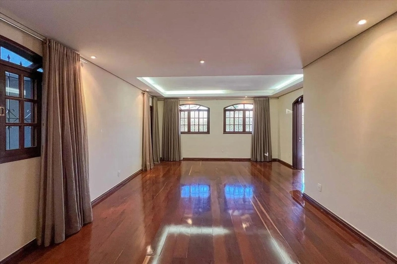 Casa Colonial à Venda no Serrano | 4 Quartos | 2 Suítes | Piscina: 23ª foto da galeria de imagens do imóvel