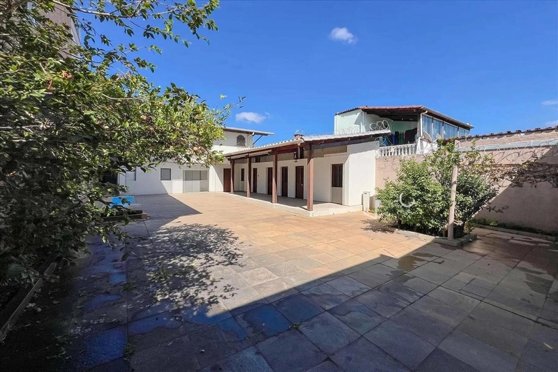 Casa Colonial à Venda no Serrano | 4 Quartos | 2 Suítes | Piscina: 10ª foto da galeria de imagens do imóvel