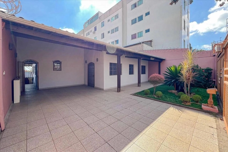 Casa Colonial à Venda no Serrano | 4 Quartos | 2 Suítes | Piscina: 11ª foto da galeria de imagens do imóvel
