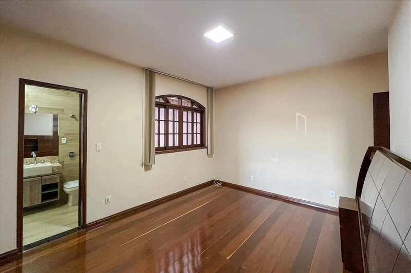 Casa Colonial à Venda no Serrano | 4 Quartos | 2 Suítes | Piscina: 36ª foto da galeria de imagens do imóvel