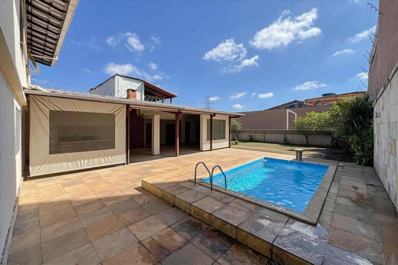 Casa Colonial à Venda no Serrano | 4 Quartos | 2 Suítes | Piscina: 2ª foto da galeria de imagens do imóvel