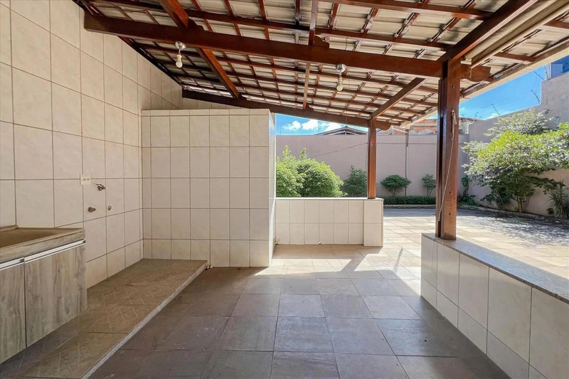 Casa Colonial à Venda no Serrano | 4 Quartos | 2 Suítes | Piscina: 18ª foto da galeria de imagens do imóvel