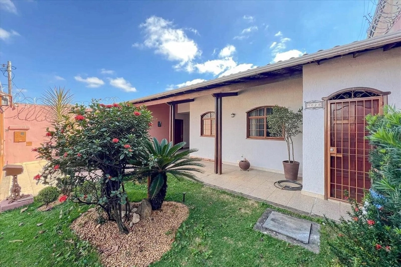Casa Colonial à Venda no Serrano | 4 Quartos | 2 Suítes | Piscina: 6ª foto da galeria de imagens do imóvel