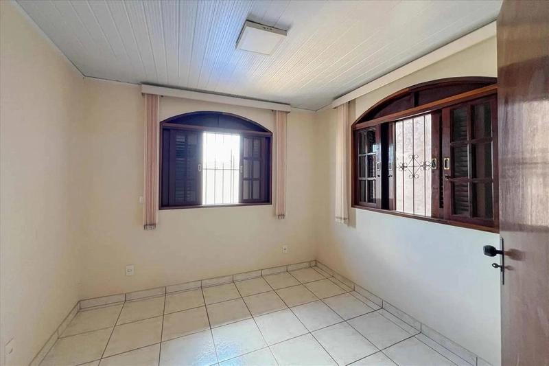 Casa Colonial à Venda no Serrano | 4 Quartos | 2 Suítes | Piscina: 29ª foto da galeria de imagens do imóvel