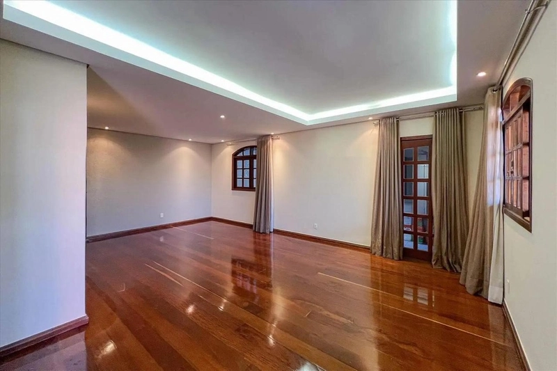 Casa Colonial à Venda no Serrano | 4 Quartos | 2 Suítes | Piscina: 21ª foto da galeria de imagens do imóvel