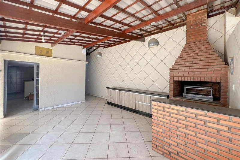Casa Colonial à Venda no Serrano | 4 Quartos | 2 Suítes | Piscina: 13ª foto da galeria de imagens do imóvel