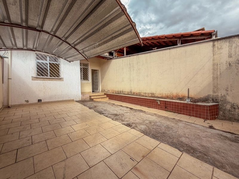 CASA GEMINADA INDIVIDUAL À VENDA | 3 QUARTOS | 1 SUÍTE | 02  BANHEIROS: 2ª foto da galeria de imagens do imóvel