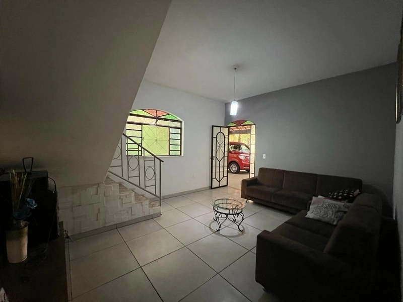 CASA | 5 QUARTOS | 01 SUÍTE | 02 BANHEIROS | 03 VAGAS: 5ª foto da galeria de imagens do imóvel