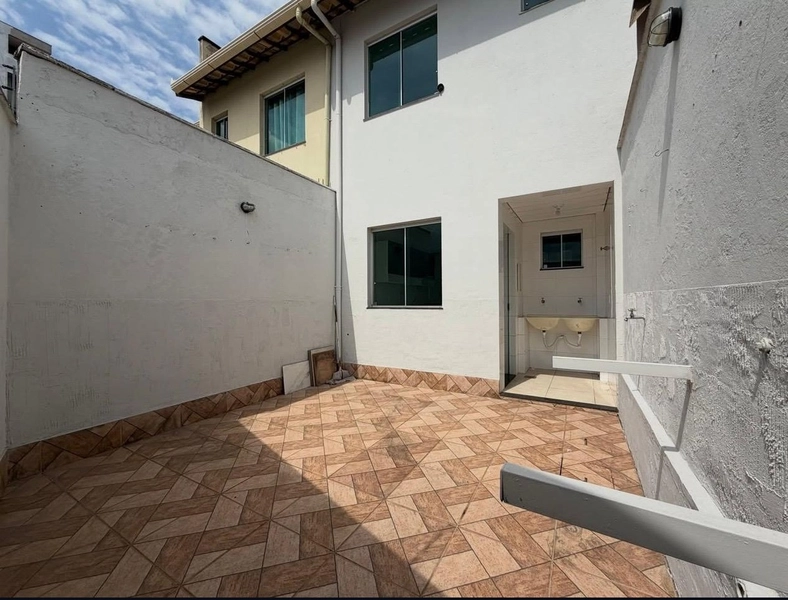 CASA GEMINADA À VENDA | SERRANO: 1ª foto da galeria de imagens do imóvel