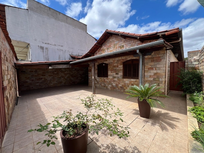 CASA LINEAR | 4 QUARTOS | 01 SUITE | 03 BANHEIROS | 4 VAGAS
