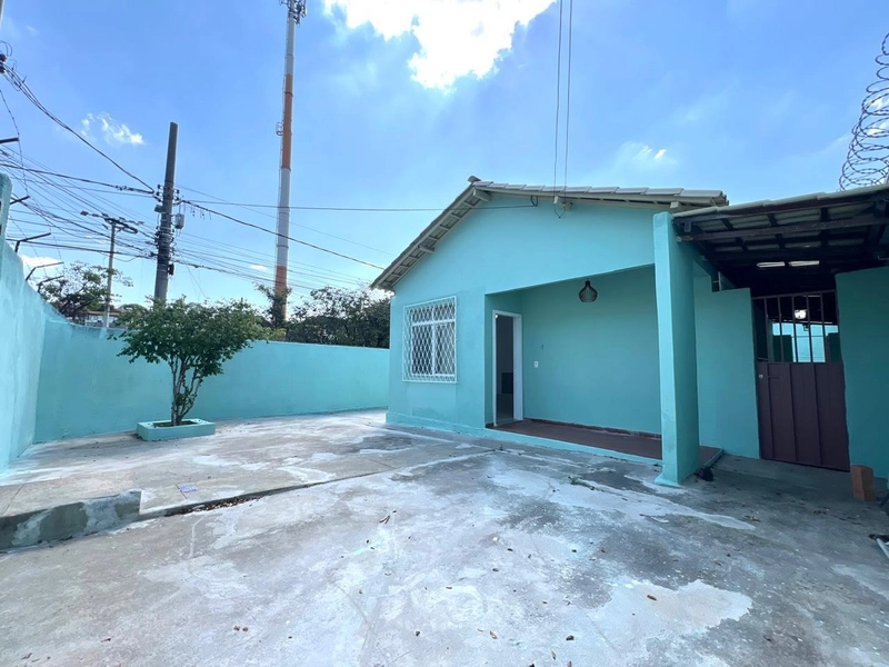 CASA À VENDA NO BAIRRO ALIPIO DE MELO