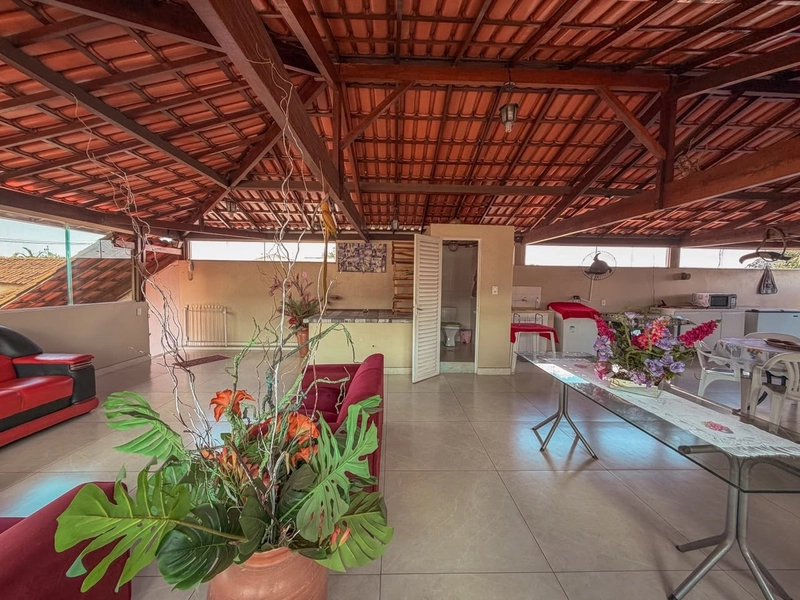 CASA À VENDA NA REGIÃO DO NACIONAL | 3 QUARTOS | 1 SUÍTE | 3 VAGAS |: 2ª foto da galeria de imagens do imóvel