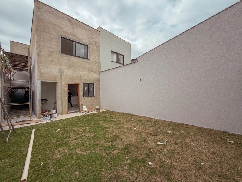 LINDA CASA Á VENDA NO BAIRRO XANGRILÁ - CONTAGEM | 3 QUARTOS: 2ª foto da galeria de imagens do imóvel