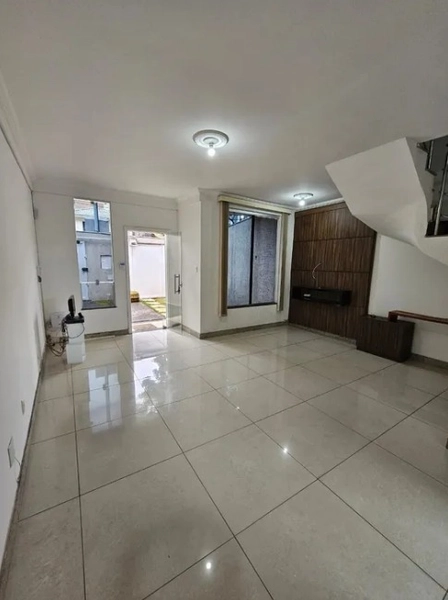 CASA GEMINADA COM ENTRADA INDIVIDUAL - BAIRRO CABRAL: 2ª foto da galeria de imagens do imóvel