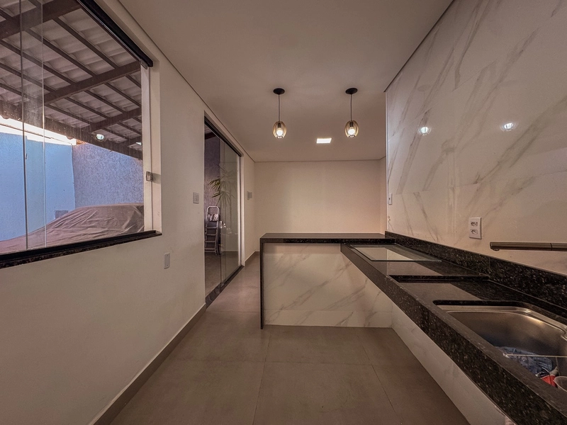 CASA LINEAR NO PARQUE TURISTAS “REGIÃO DO SERRANO” | LOTE 220M² |: 15ª foto da galeria de imagens do imóvel