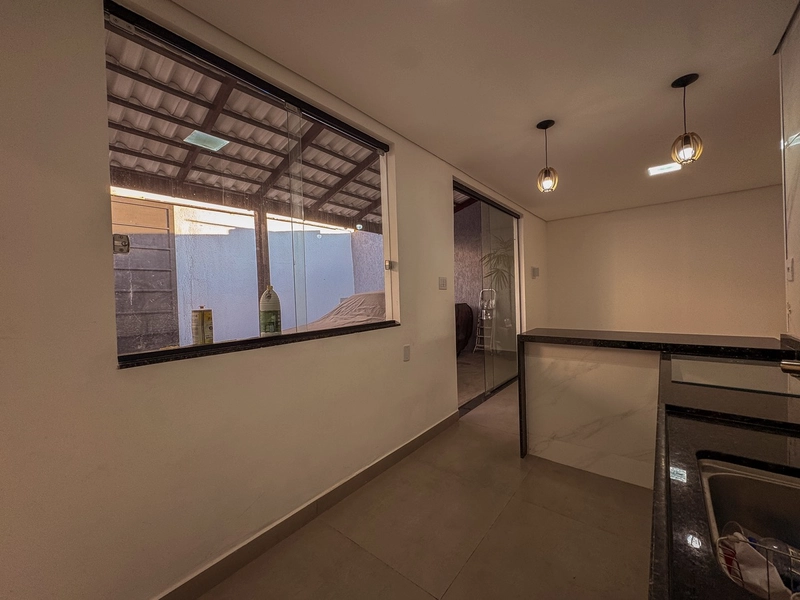 CASA LINEAR NO PARQUE TURISTAS “REGIÃO DO SERRANO” | LOTE 220M² |: 16ª foto da galeria de imagens do imóvel