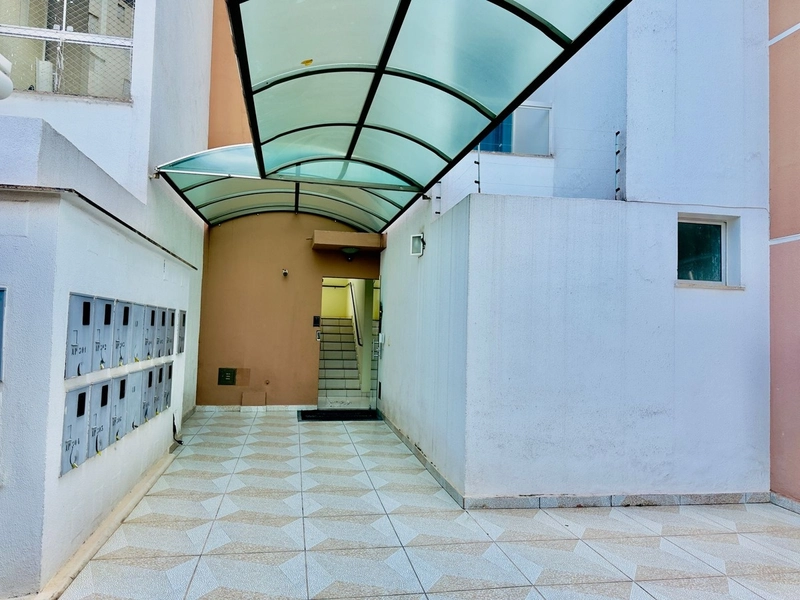 APARTAMENTO / 2 QUARTOS |CABRAL / UMA VAGA COBERTA|R$ 235.000: 3ª foto da galeria de imagens do imóvel