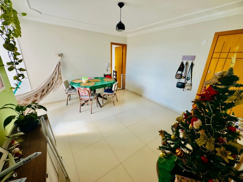 APARTAMENTO / 2 QUARTOS |CABRAL / UMA VAGA COBERTA|R$ 235.000: 4ª foto da galeria de imagens do imóvel