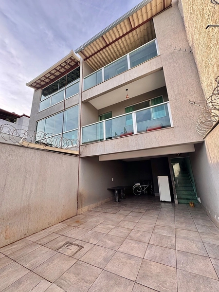 CASA GEMINADA INDIVIDUAL | BAIRRO CÂNDIDA FERREIRA (CABRAL) | 188M²
