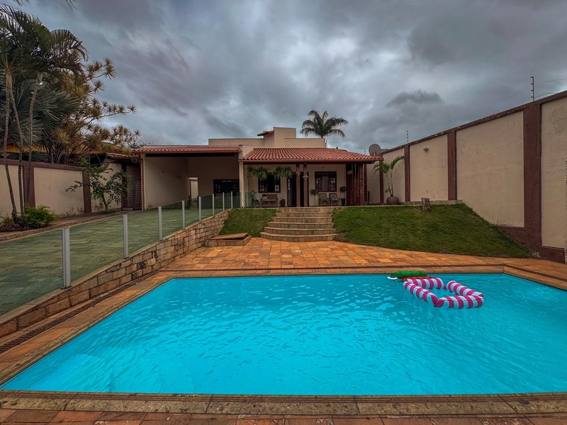 CASA LINEAR 3 QUARTOS | 4 BANHEIROS | PISCINA | HABITE-SE: 1ª foto da galeria de imagens do imóvel