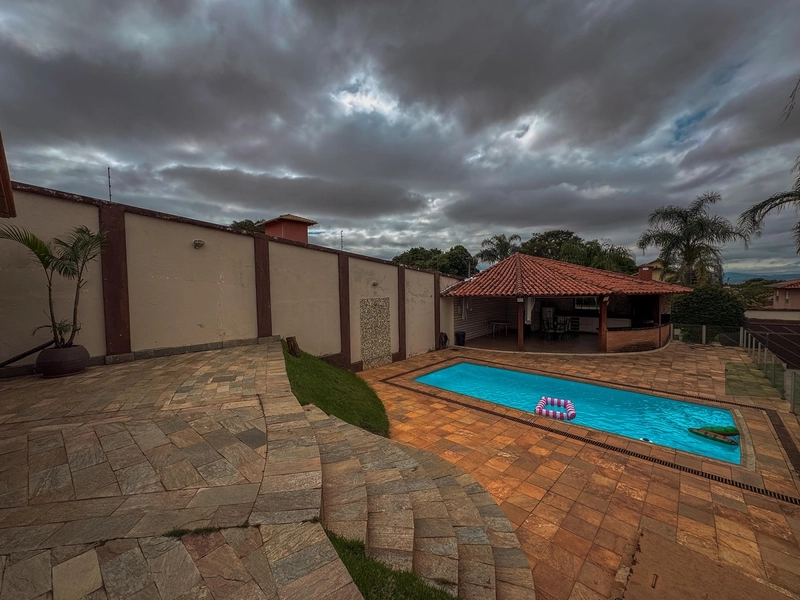 CASA LINEAR 3 QUARTOS | 4 BANHEIROS | PISCINA | HABITE-SE: 3ª foto da galeria de imagens do imóvel