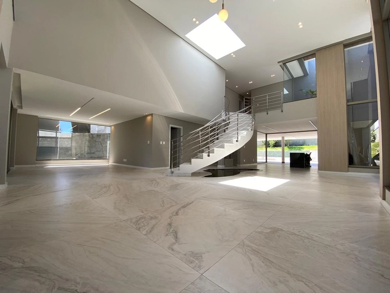 CASA MODERNA BANDEIRANTES | 463m² CONST. | 1000m² LOTE | 4 SUÍTES: 2ª foto da galeria de imagens do imóvel