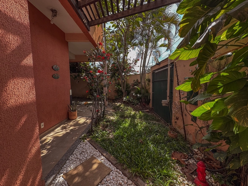 CASA GEMINADA Á VENDA | 160M² ÁREA TOTAL | ENTRADA INDIVIDUAL | 03 Q: 5ª foto da galeria de imagens do imóvel