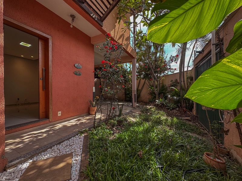 CASA GEMINADA Á VENDA | 160M² ÁREA TOTAL | ENTRADA INDIVIDUAL | 03 Q: 4ª foto da galeria de imagens do imóvel