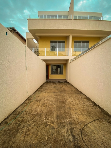 CASA GEMINADA ENTRADA INDIVIDUAL | 3 QUARTOS | 1 SUÍTE |02 BANHEIROS