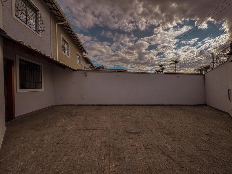 LINDA CASA Á VENDA | BAIRRO SANTA BRANCA | 116M² | 02 QUARTOS: 3ª foto da galeria de imagens do imóvel