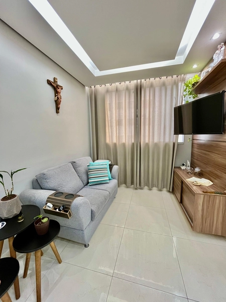 LINDO APARTAMENTO Á VENDA | BAIRRO CABRAL | 02 QUARTOS | 01 BANHO: 2ª foto da galeria de imagens do imóvel