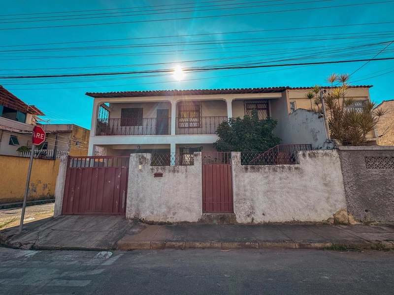 CASA Á VENDA NO ALIPIO DE MELO | 04 QUARTOS | 2 BANHOS | 2 VAGAS |: 2ª foto da galeria de imagens do imóvel