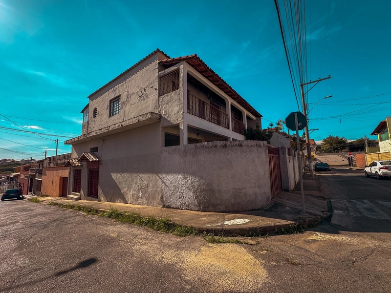 CASA Á VENDA NO ALIPIO DE MELO | 04 QUARTOS | 2 BANHOS | 2 VAGAS |: 3ª foto da galeria de imagens do imóvel