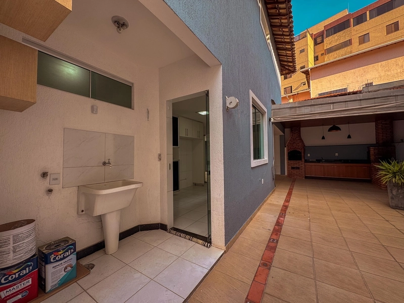 LINDA CASA Á VENDA | BAIRRO CASTELO | LOTE 298M²: 6ª foto da galeria de imagens do imóvel